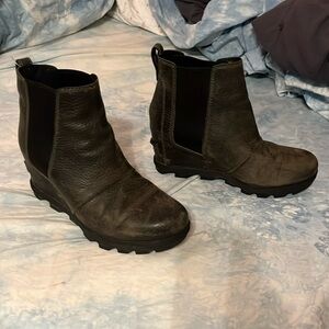 Sorel Chelsea wedge leather boots